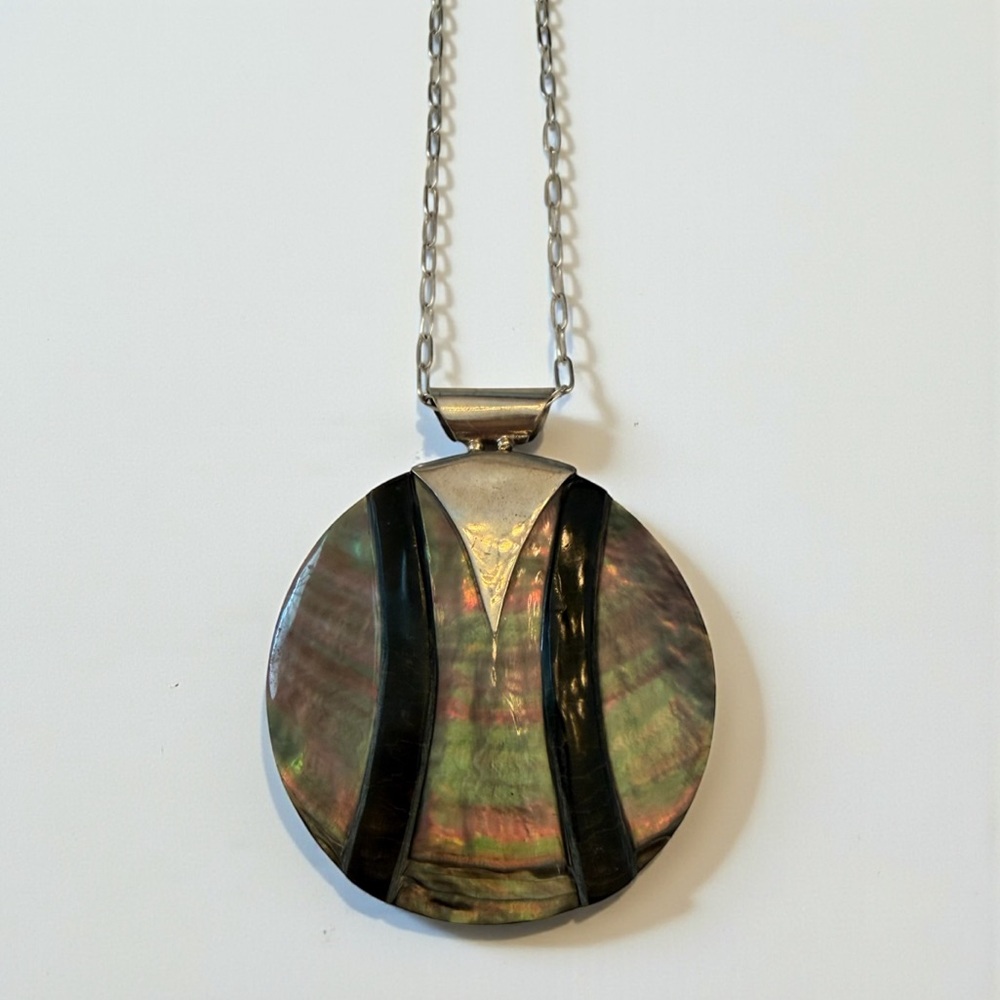 Beautiful Vintage ‘80s Oversized Silver Abalone Shell Coastal Pendant Necklace
